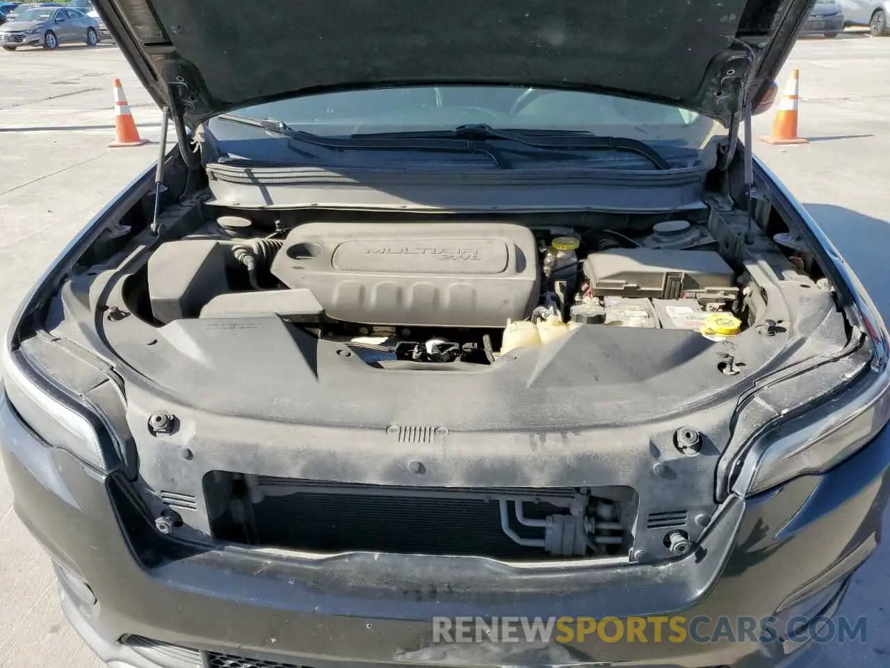 12 Photograph of a damaged car 1C4PJMLB0KD273628 JEEP GRAND CHER 2019