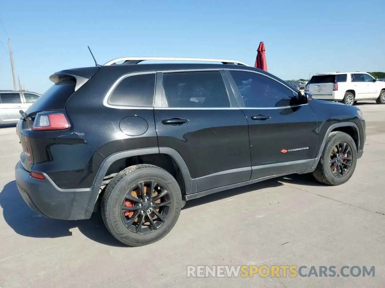 3 Photograph of a damaged car 1C4PJMLB0KD273628 JEEP GRAND CHER 2019