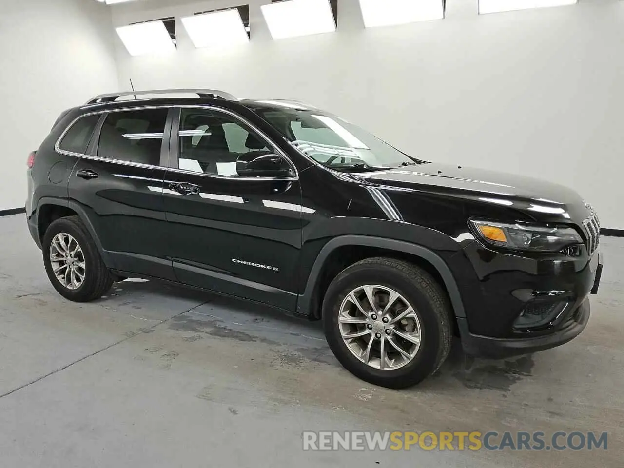 4 Photograph of a damaged car 1C4PJMLB0KD423821 JEEP GRAND CHER 2019