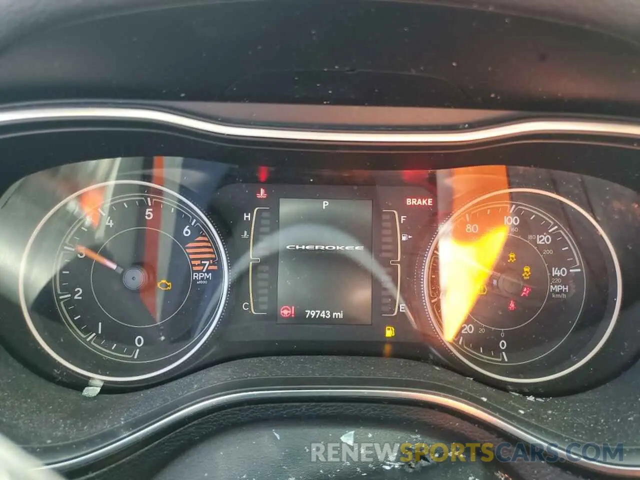 9 Photograph of a damaged car 1C4PJMLB2KD128025 JEEP GRAND CHER 2019