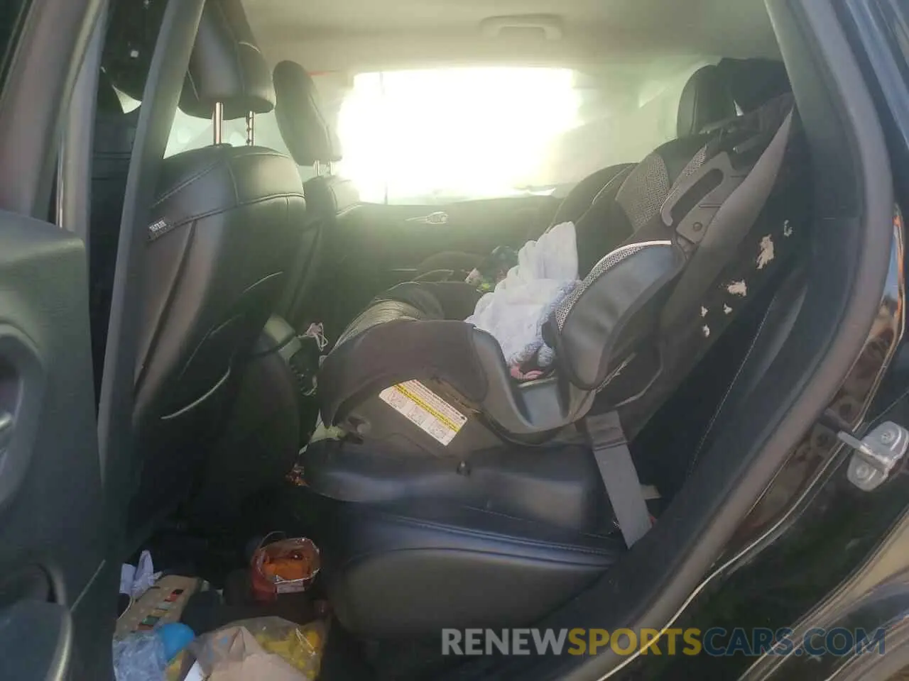 11 Photograph of a damaged car 1C4PJMLB2KD314065 JEEP GRAND CHER 2019
