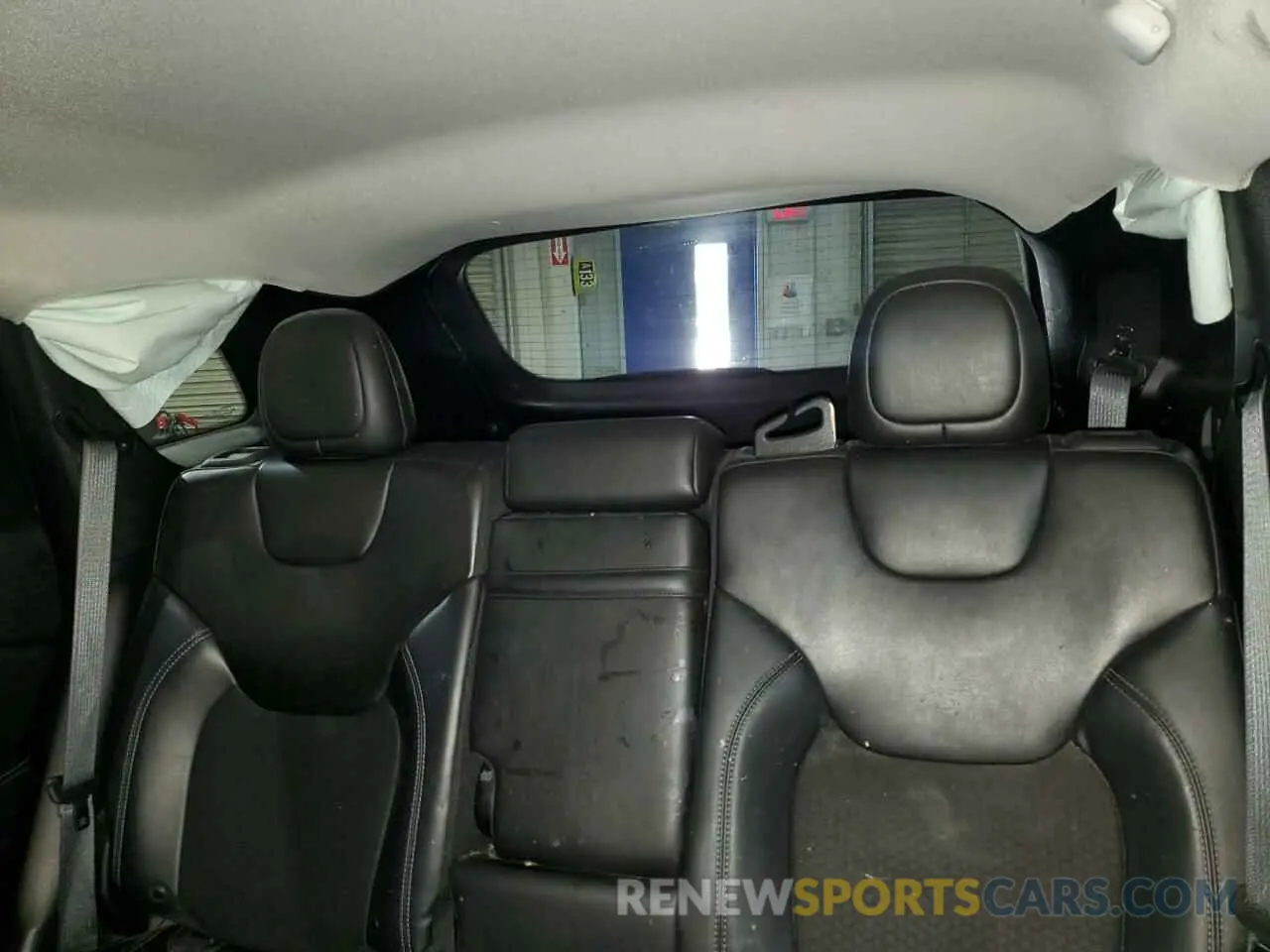 10 Photograph of a damaged car 1C4PJMLB2KD368904 JEEP GRAND CHER 2019