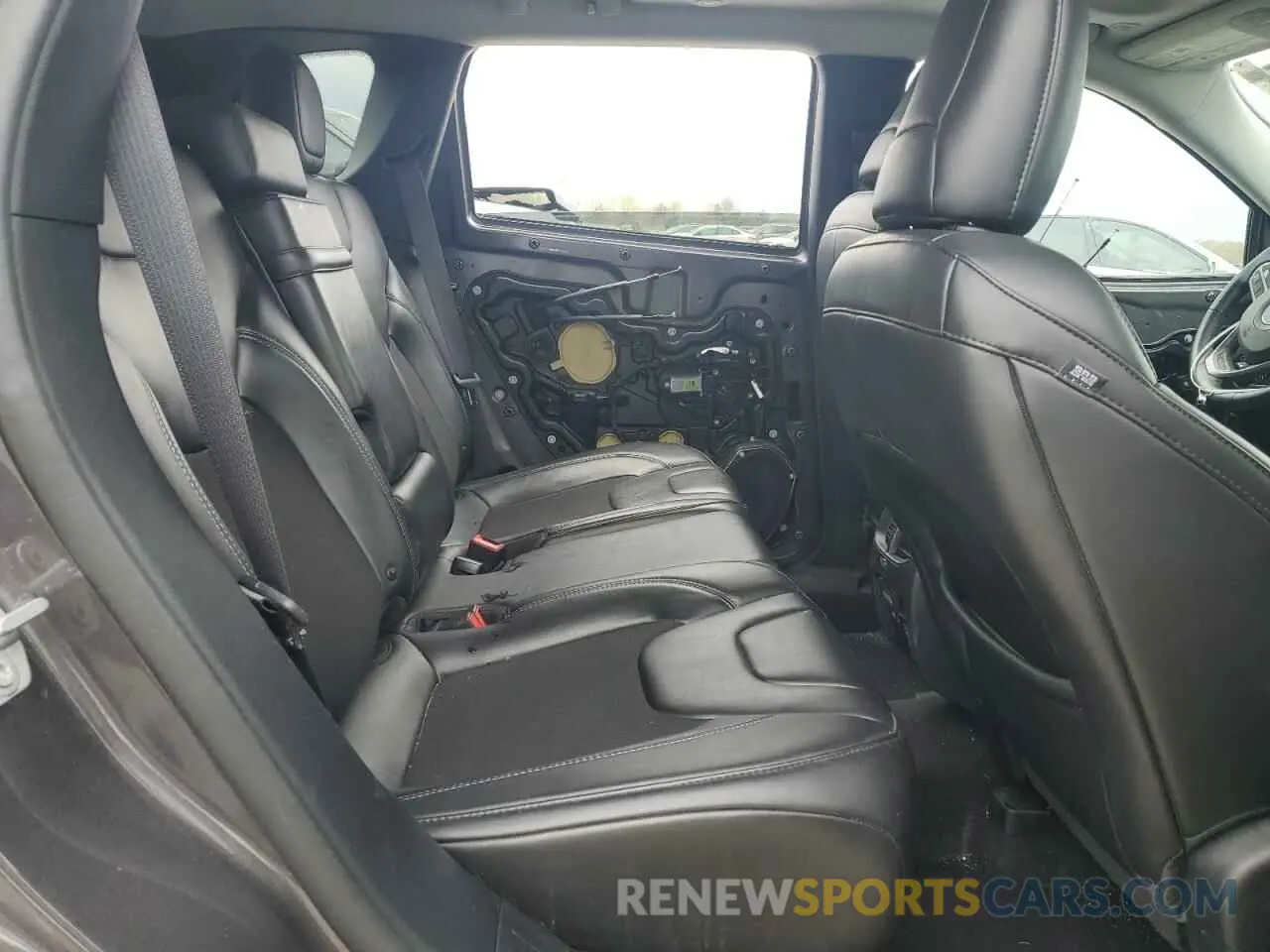 11 Photograph of a damaged car 1C4PJMLB3KD253809 JEEP GRAND CHER 2019
