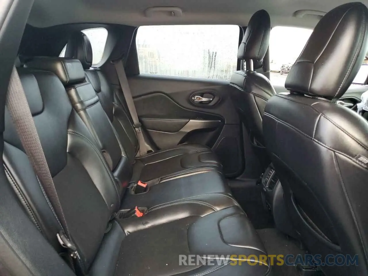 11 Photograph of a damaged car 1C4PJMLB3KD306461 JEEP GRAND CHER 2019