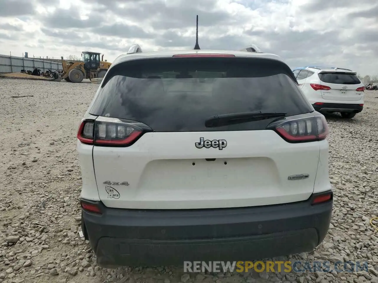 6 Photograph of a damaged car 1C4PJMLB3KD402591 JEEP GRAND CHER 2019