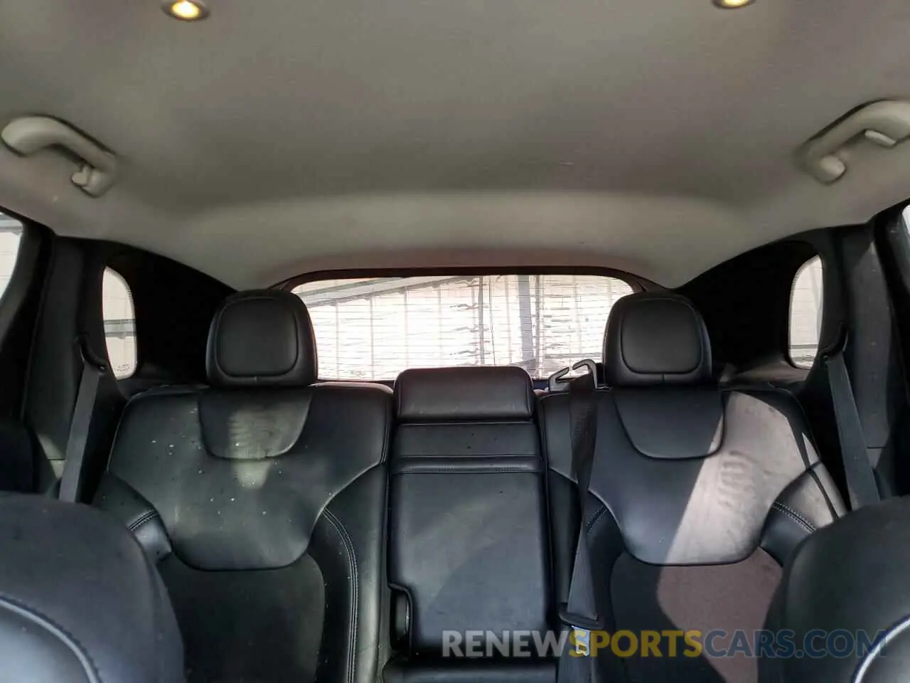 10 Photograph of a damaged car 1C4PJMLB4KD182071 JEEP GRAND CHER 2019