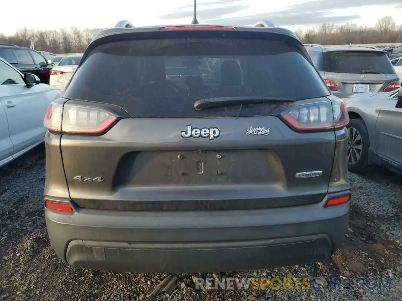 6 Photograph of a damaged car 1C4PJMLB4KD257433 JEEP GRAND CHER 2019