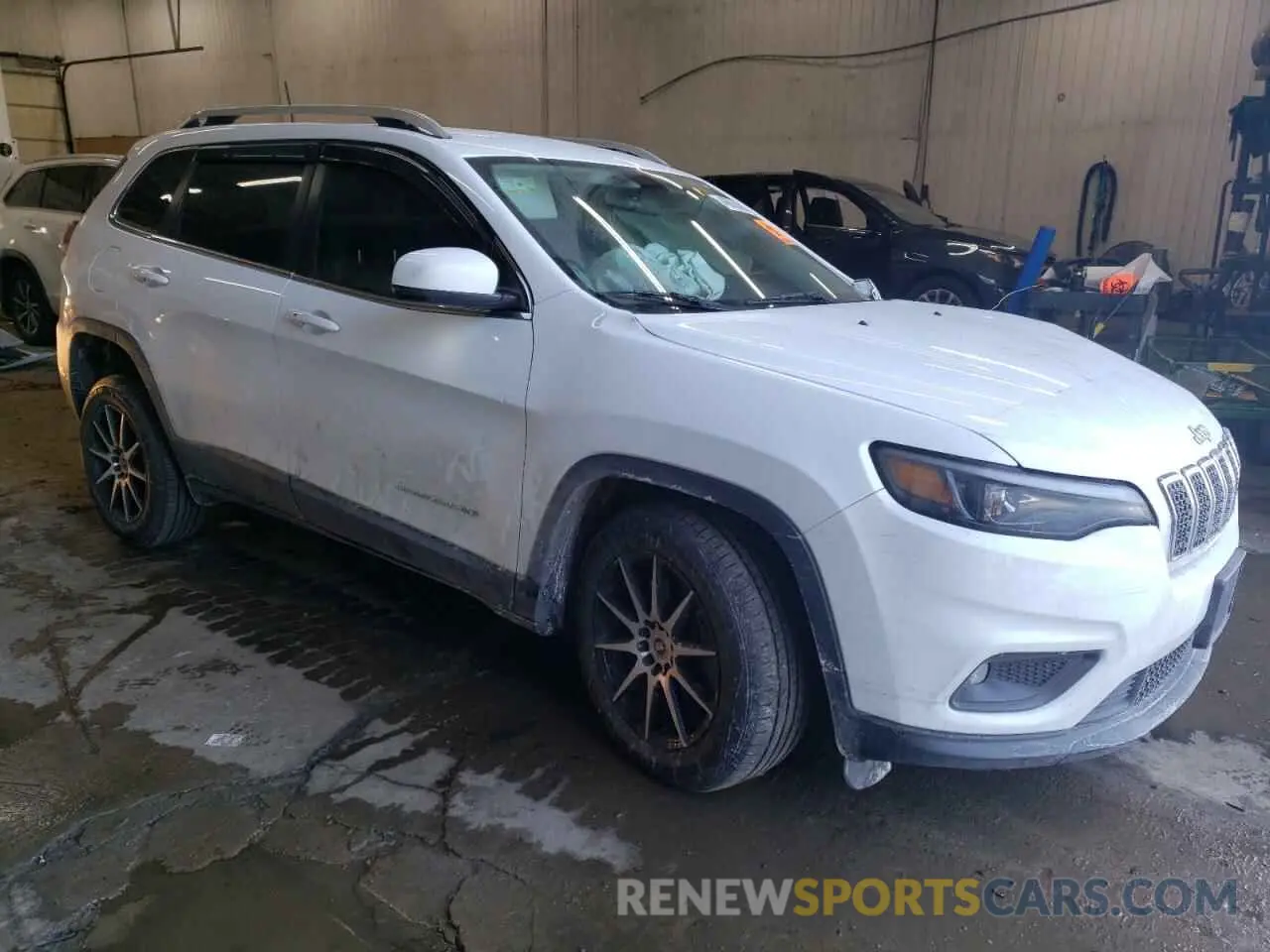4 Photograph of a damaged car 1C4PJMLB4KD258338 JEEP GRAND CHER 2019