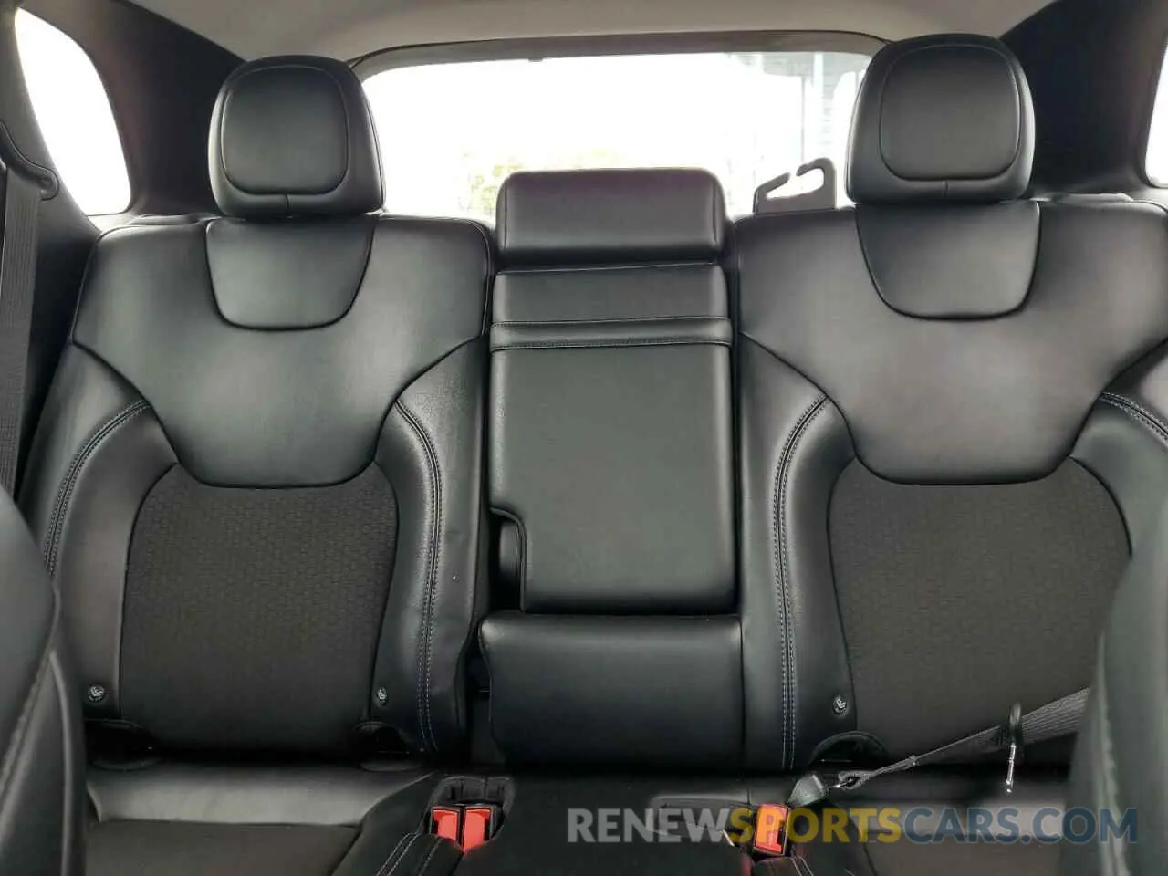 10 Photograph of a damaged car 1C4PJMLB5KD191152 JEEP GRAND CHER 2019