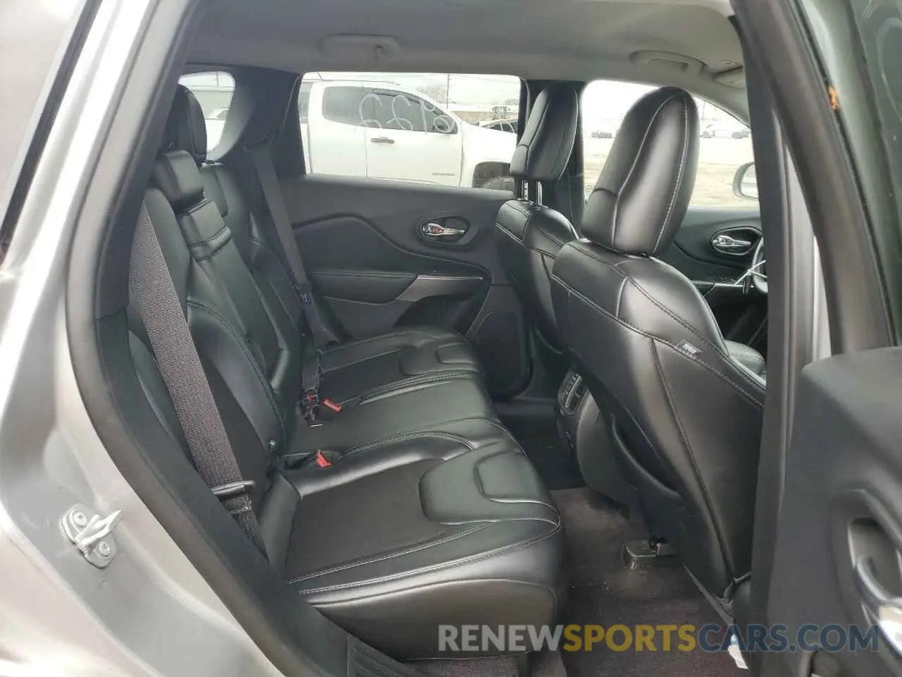 11 Photograph of a damaged car 1C4PJMLB5KD191152 JEEP GRAND CHER 2019