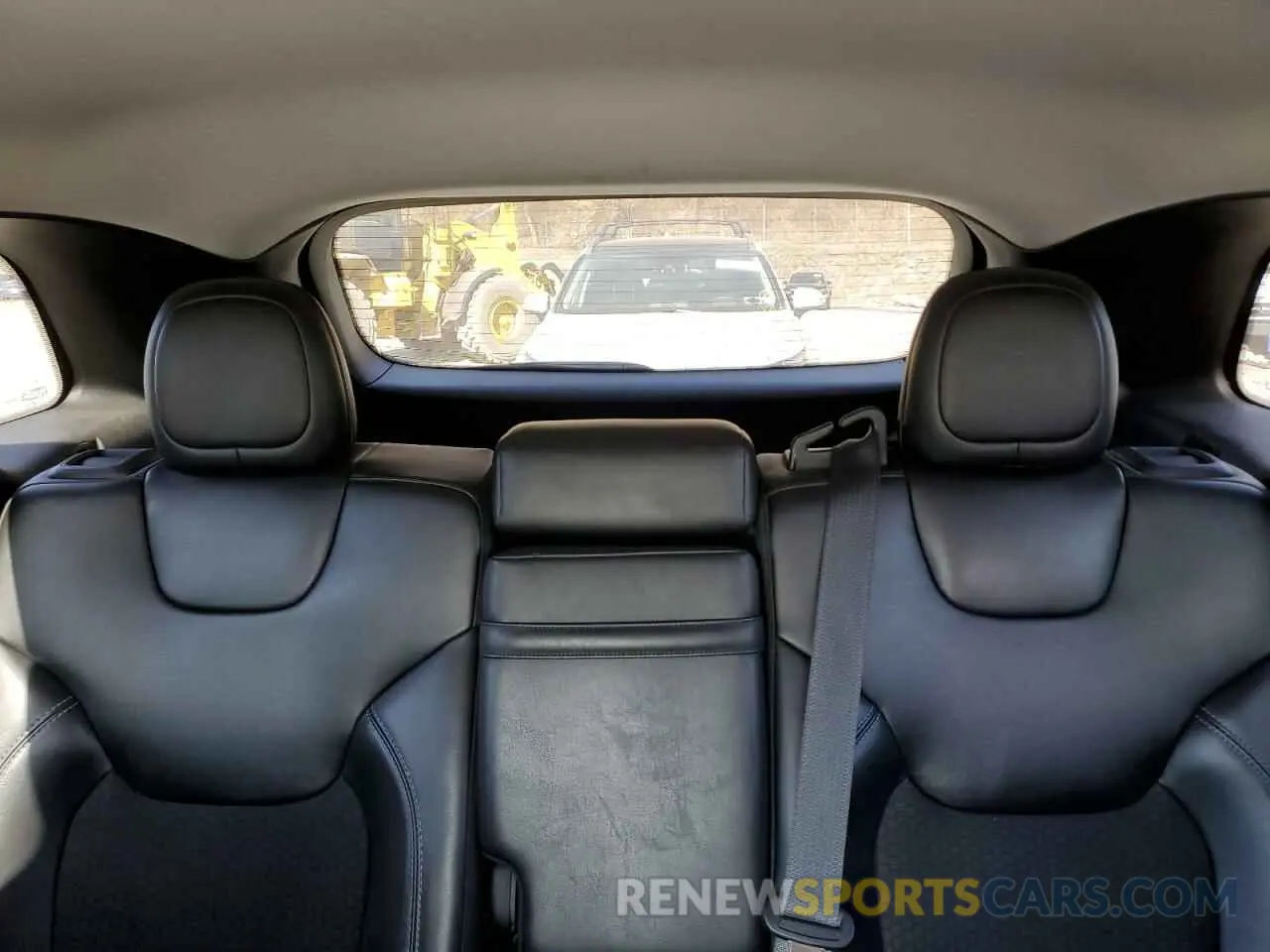 10 Photograph of a damaged car 1C4PJMLB5KD384675 JEEP GRAND CHER 2019
