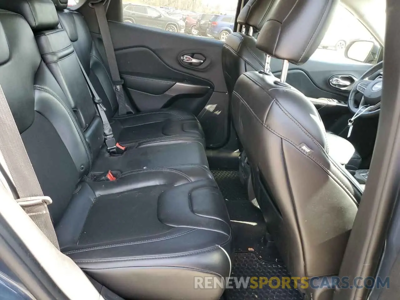 11 Photograph of a damaged car 1C4PJMLB5KD384675 JEEP GRAND CHER 2019