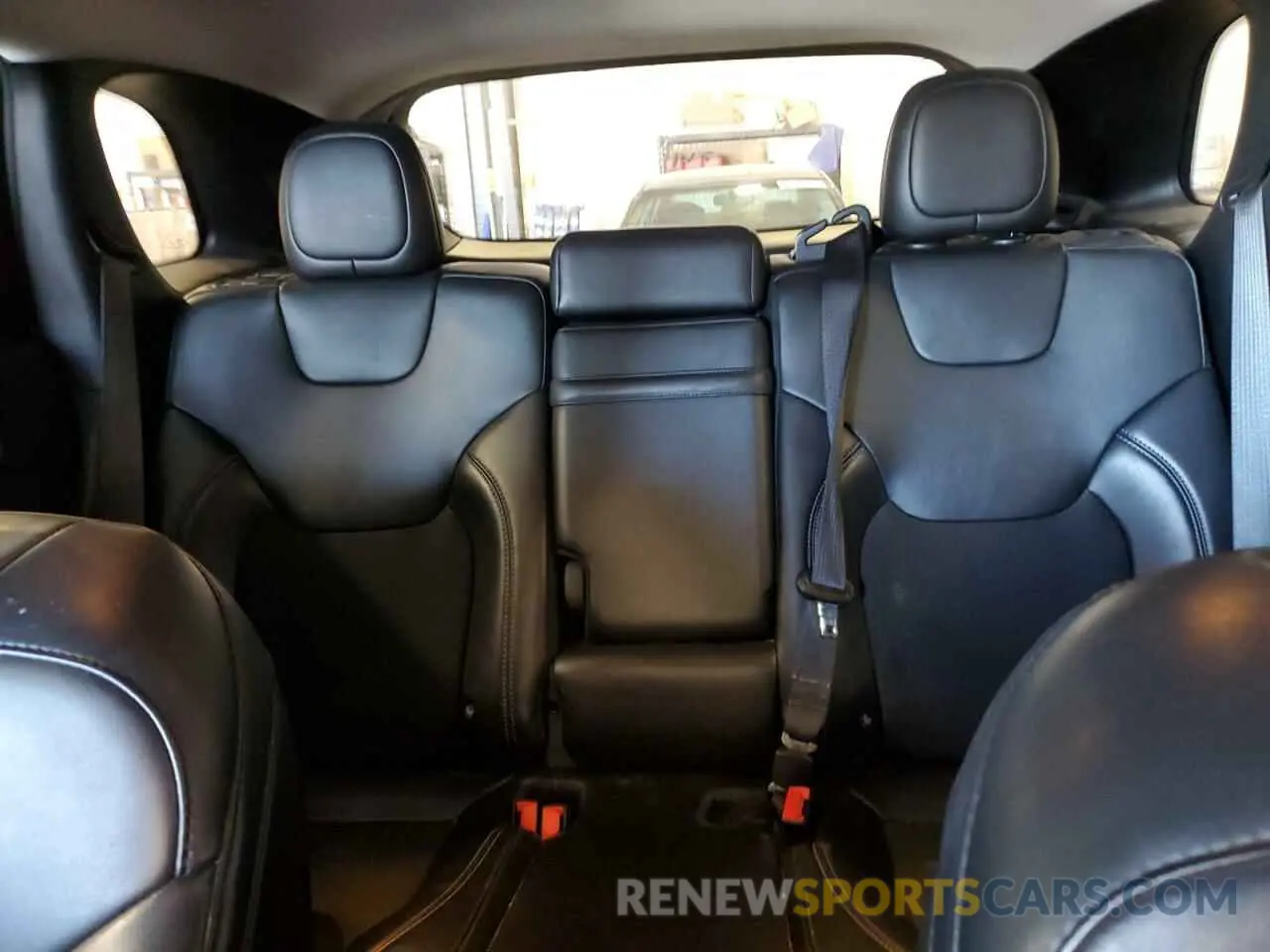 10 Photograph of a damaged car 1C4PJMLB6KD112085 JEEP GRAND CHER 2019