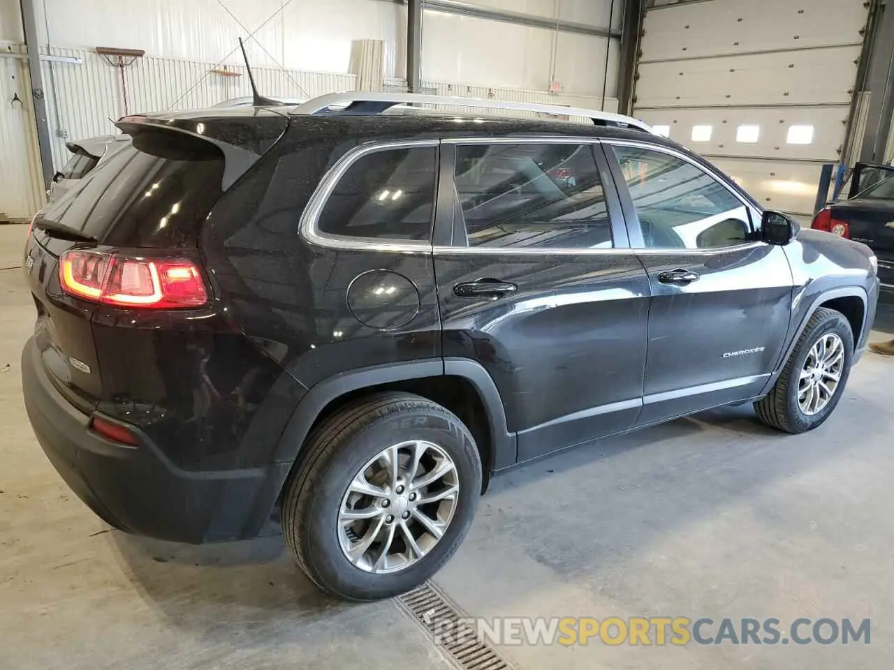 3 Photograph of a damaged car 1C4PJMLB6KD112085 JEEP GRAND CHER 2019