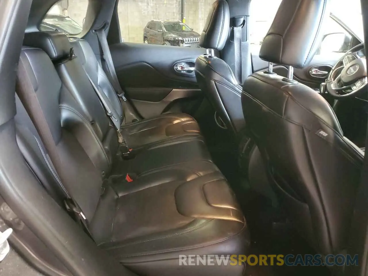 11 Photograph of a damaged car 1C4PJMLB6KD460985 JEEP GRAND CHER 2019
