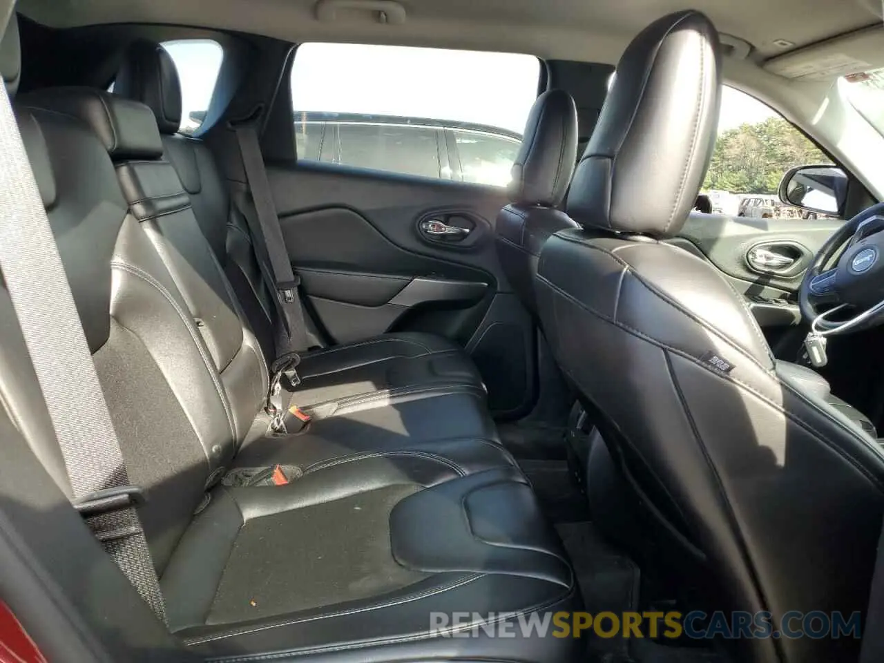 11 Photograph of a damaged car 1C4PJMLB7KD213295 JEEP GRAND CHER 2019