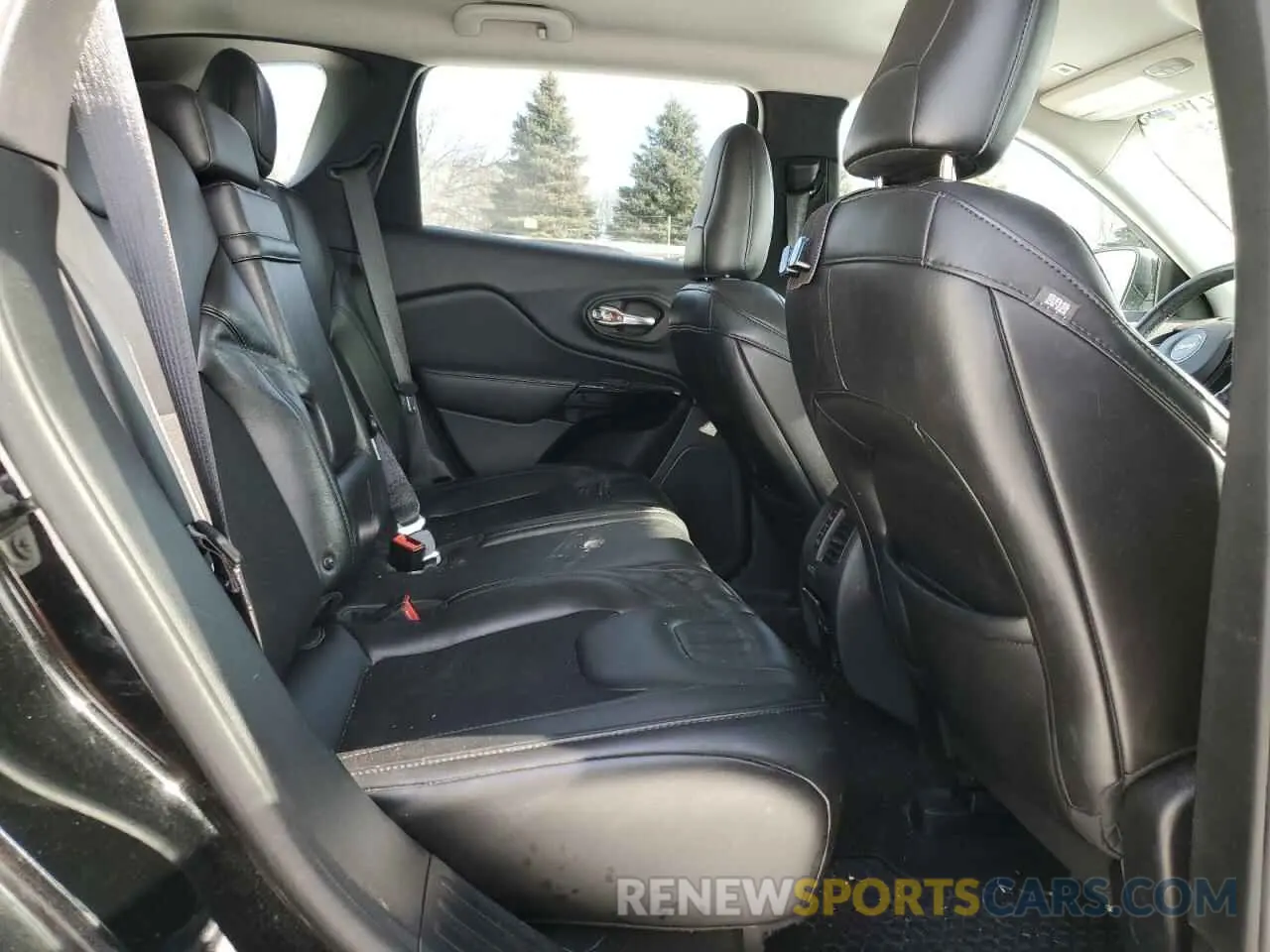11 Photograph of a damaged car 1C4PJMLB7KD291205 JEEP GRAND CHER 2019
