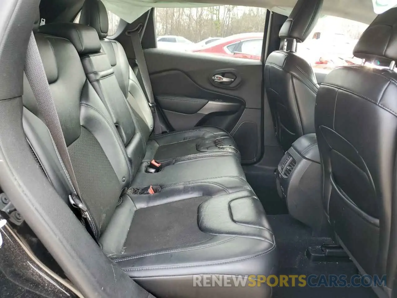 11 Photograph of a damaged car 1C4PJMLB7KD397721 JEEP GRAND CHER 2019
