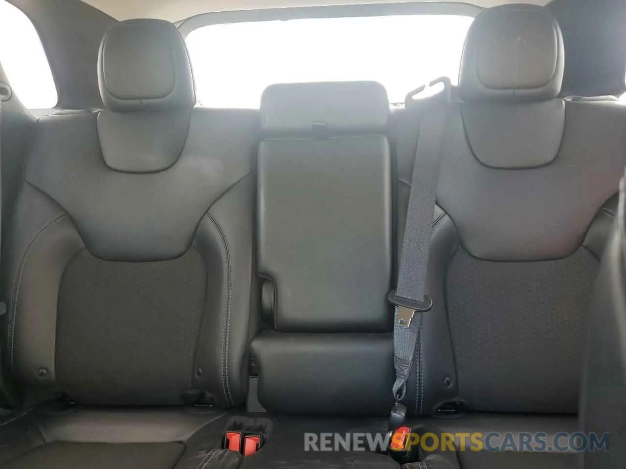 10 Photograph of a damaged car 1C4PJMLB7KD425727 JEEP GRAND CHER 2019