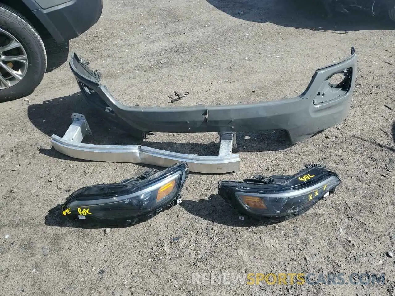 13 Photograph of a damaged car 1C4PJMLB7KD425727 JEEP GRAND CHER 2019