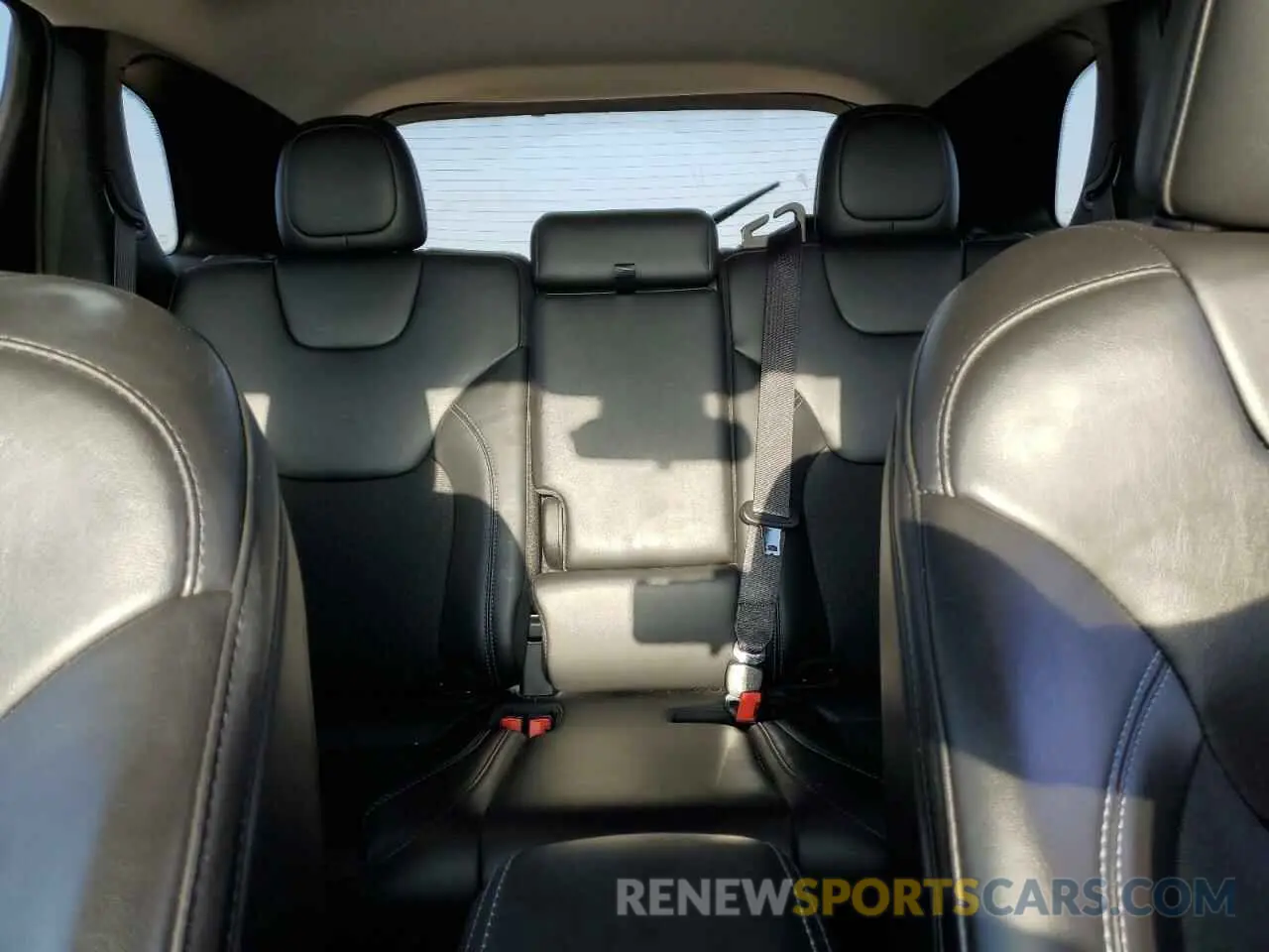 10 Photograph of a damaged car 1C4PJMLB7KD478458 JEEP GRAND CHER 2019