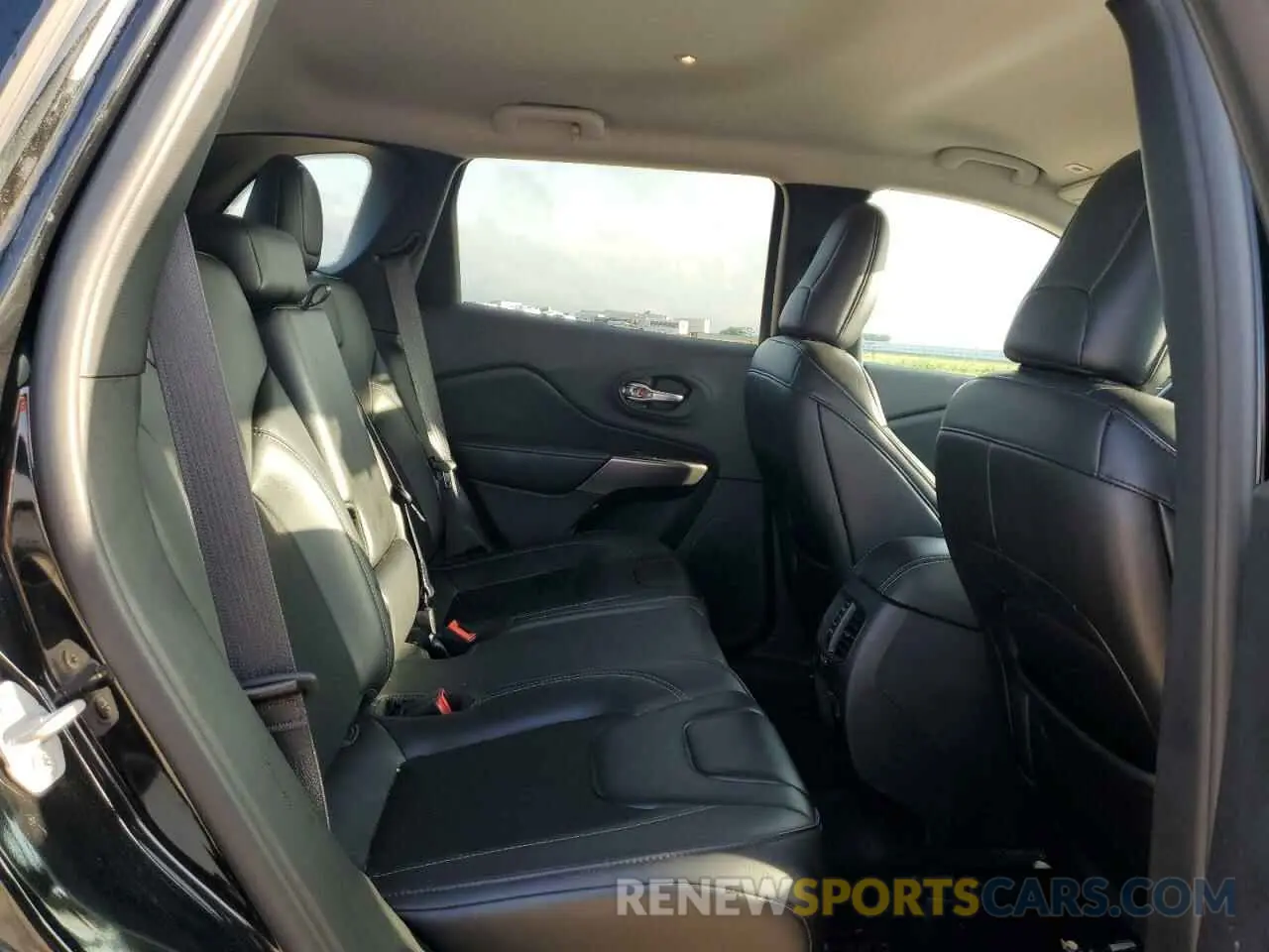 11 Photograph of a damaged car 1C4PJMLB7KD478458 JEEP GRAND CHER 2019