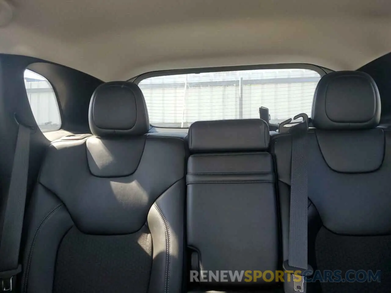 10 Photograph of a damaged car 1C4PJMLB8KD233703 JEEP GRAND CHER 2019