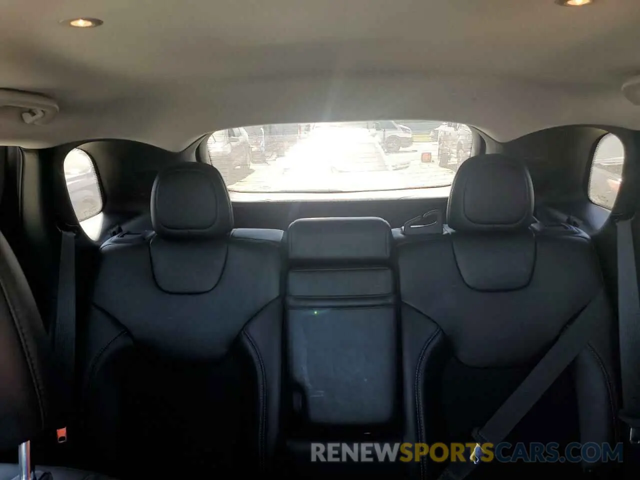 10 Photograph of a damaged car 1C4PJMLB8KD254101 JEEP GRAND CHER 2019