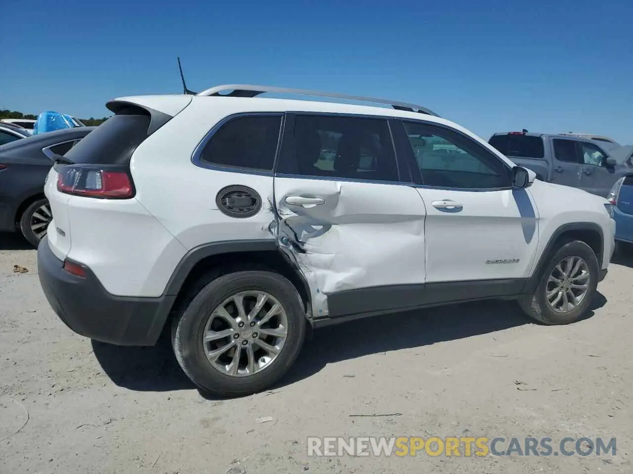 3 Photograph of a damaged car 1C4PJMLB8KD254101 JEEP GRAND CHER 2019