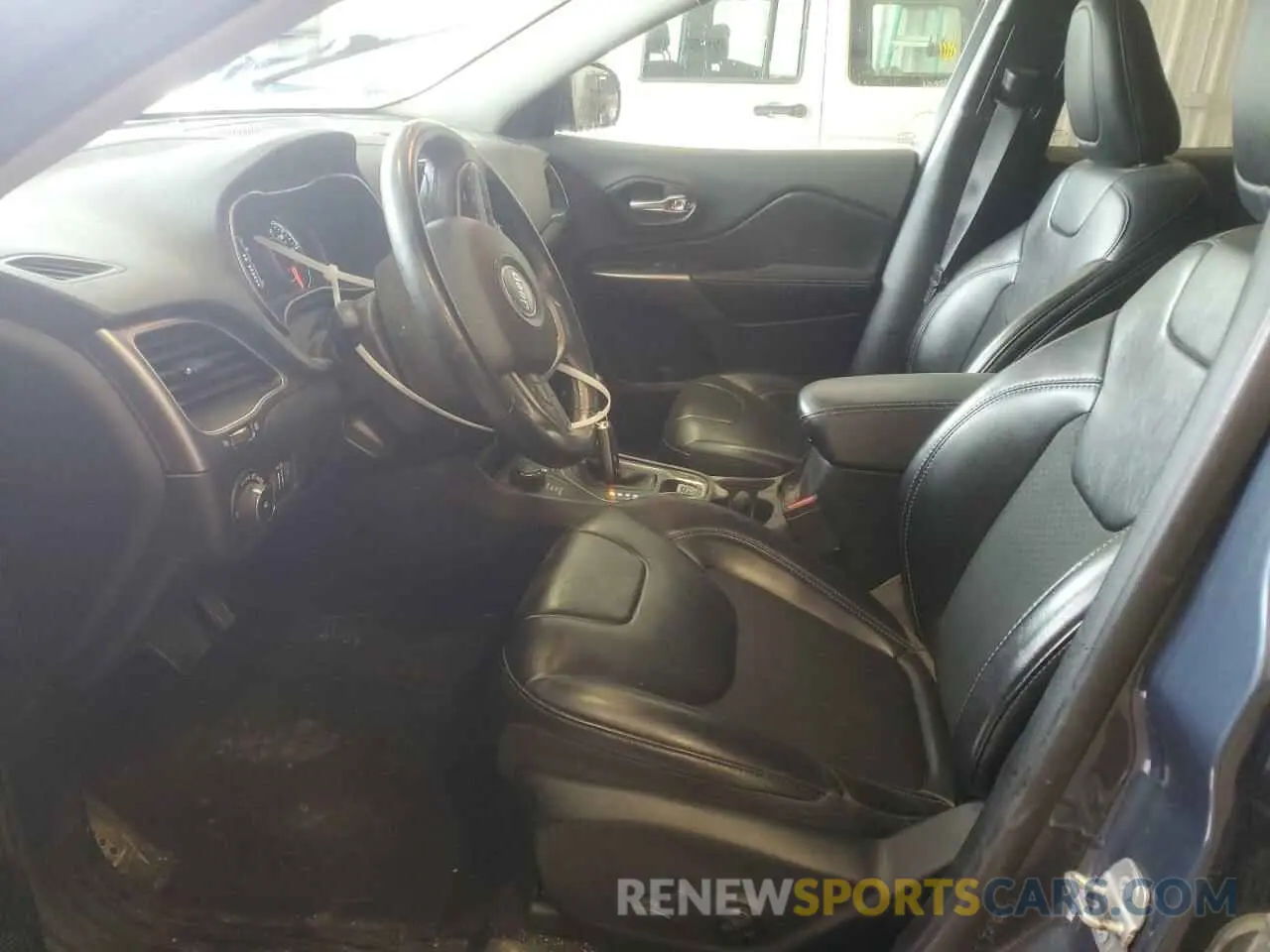 7 Photograph of a damaged car 1C4PJMLB8KD386601 JEEP GRAND CHER 2019