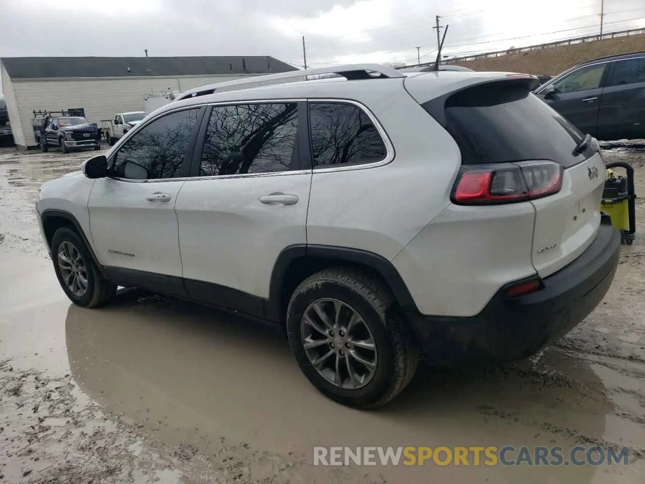 2 Photograph of a damaged car 1C4PJMLB8KD397338 JEEP GRAND CHER 2019