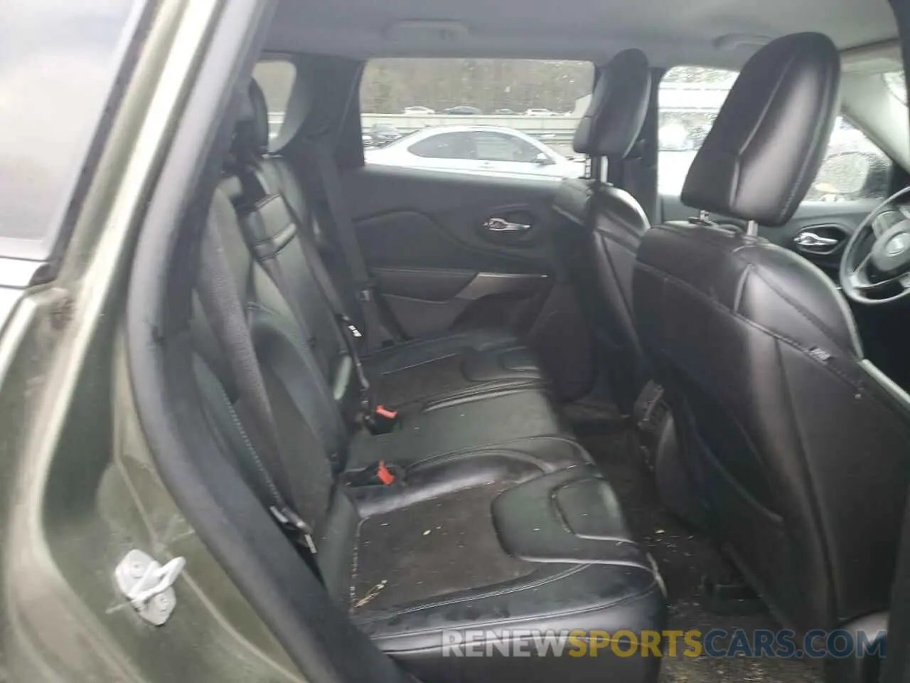 11 Photograph of a damaged car 1C4PJMLB9KD378703 JEEP GRAND CHER 2019