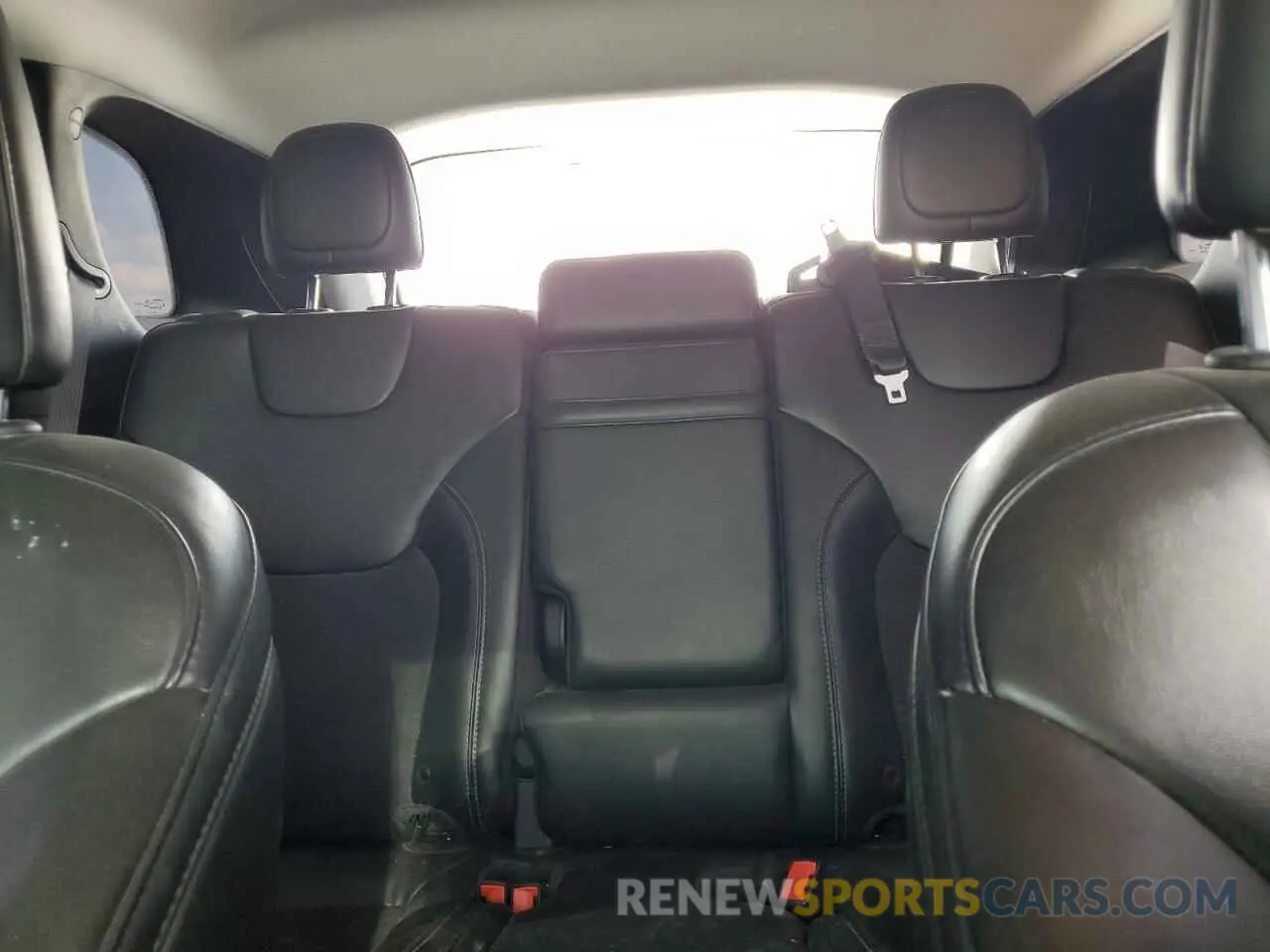 10 Photograph of a damaged car 1C4PJMLB9KD393699 JEEP GRAND CHER 2019