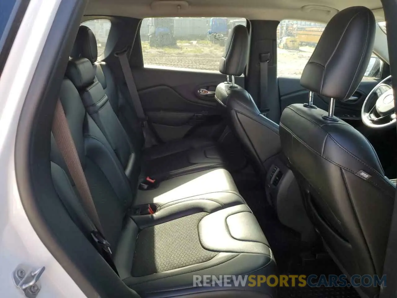 11 Photograph of a damaged car 1C4PJMLBXKD354247 JEEP GRAND CHER 2019