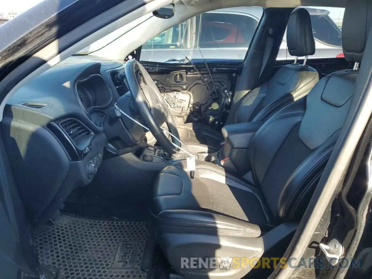 7 Photograph of a damaged car 1C4PJMLN1KD345771 JEEP GRAND CHER 2019