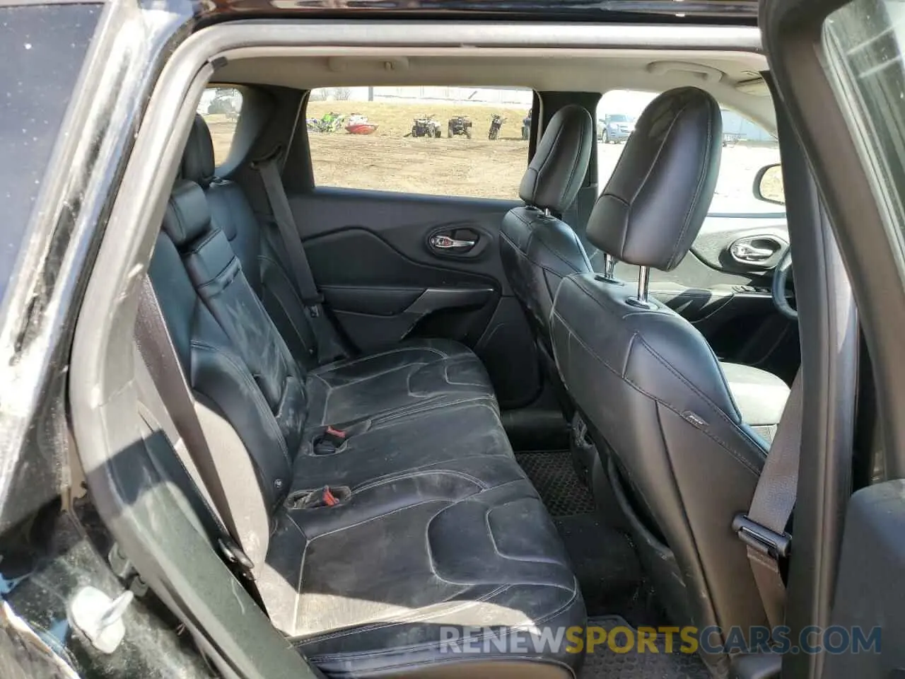 11 Photograph of a damaged car 1C4PJMLN3KD151114 JEEP GRAND CHER 2019