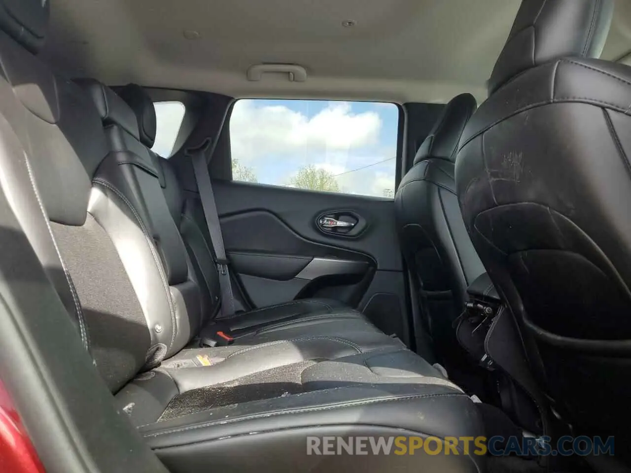 11 Photograph of a damaged car 1C4PJMLNXKD192548 JEEP GRAND CHER 2019
