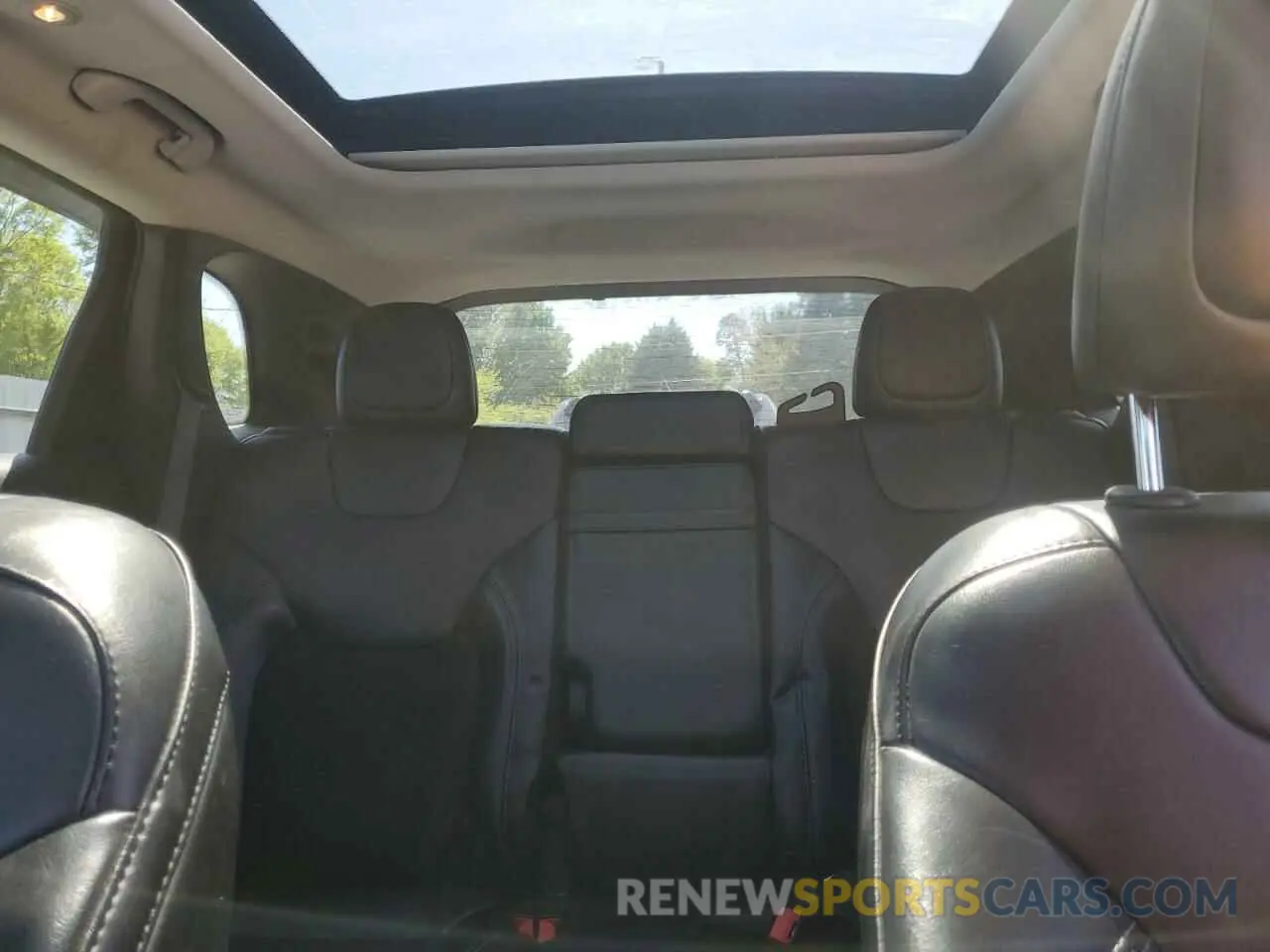 10 Photograph of a damaged car 1C4PJMLX0KD271132 JEEP GRAND CHER 2019