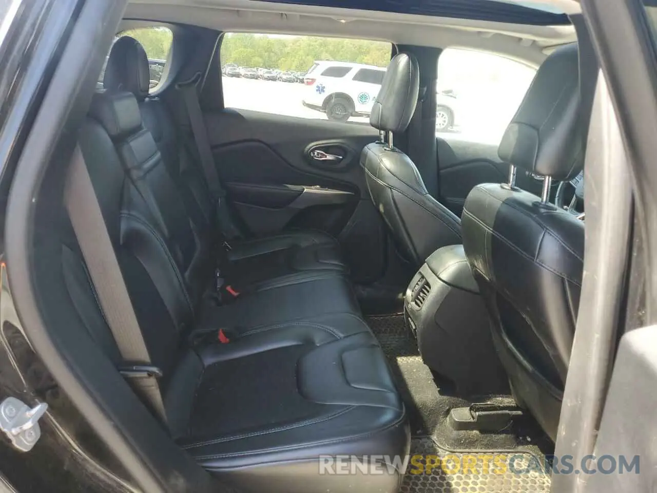 11 Photograph of a damaged car 1C4PJMLX0KD271132 JEEP GRAND CHER 2019