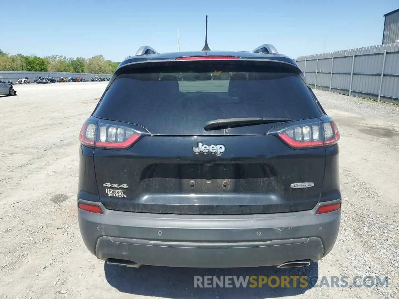 6 Photograph of a damaged car 1C4PJMLX0KD271132 JEEP GRAND CHER 2019