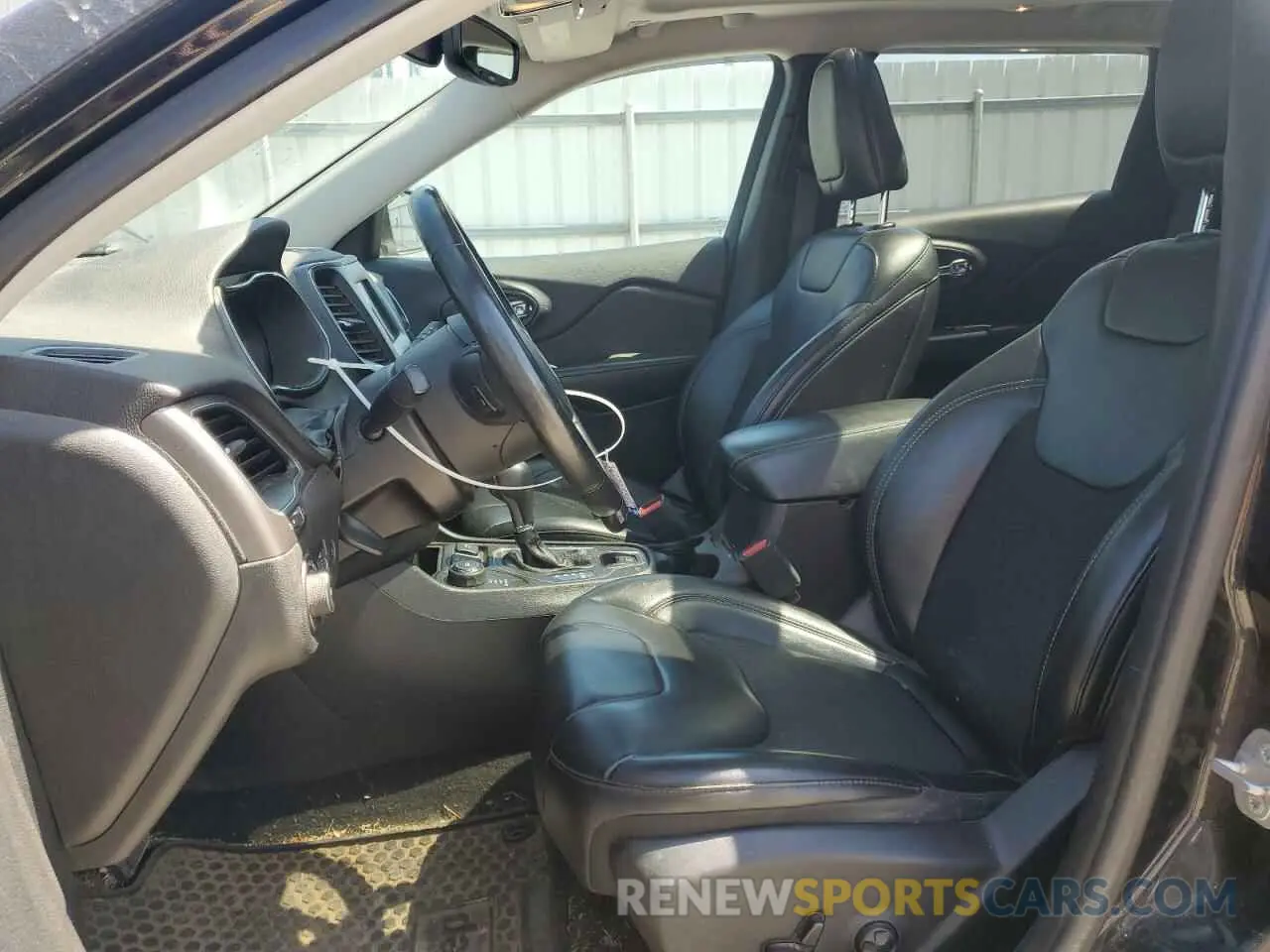 7 Photograph of a damaged car 1C4PJMLX0KD271132 JEEP GRAND CHER 2019