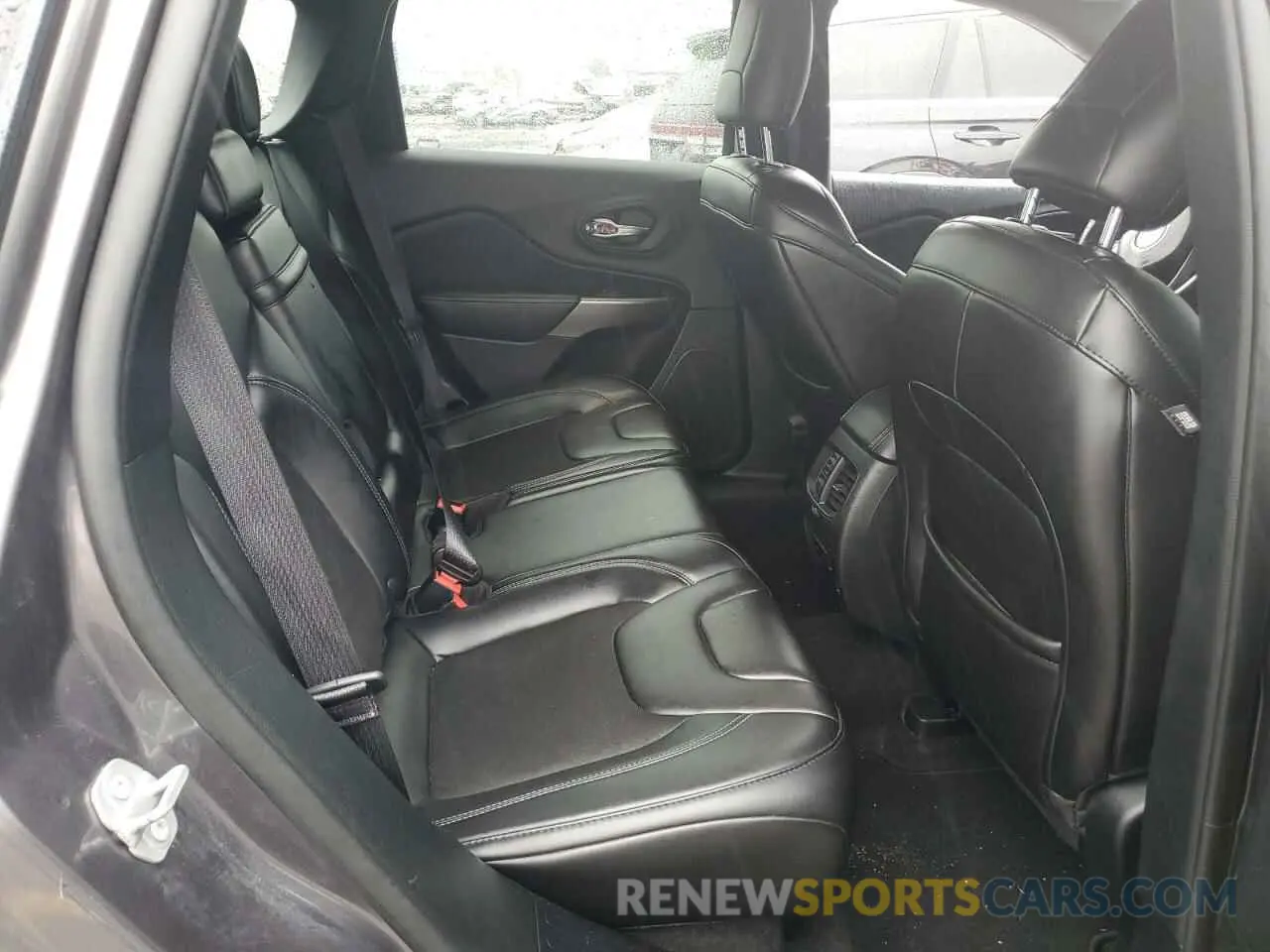11 Photograph of a damaged car 1C4PJMLX0KD299898 JEEP GRAND CHER 2019