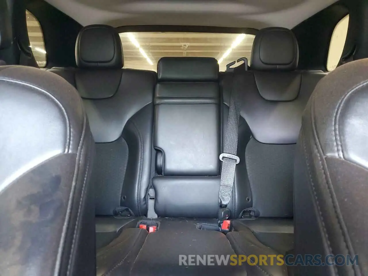 10 Photograph of a damaged car 1C4PJMLX0KD367701 JEEP GRAND CHER 2019