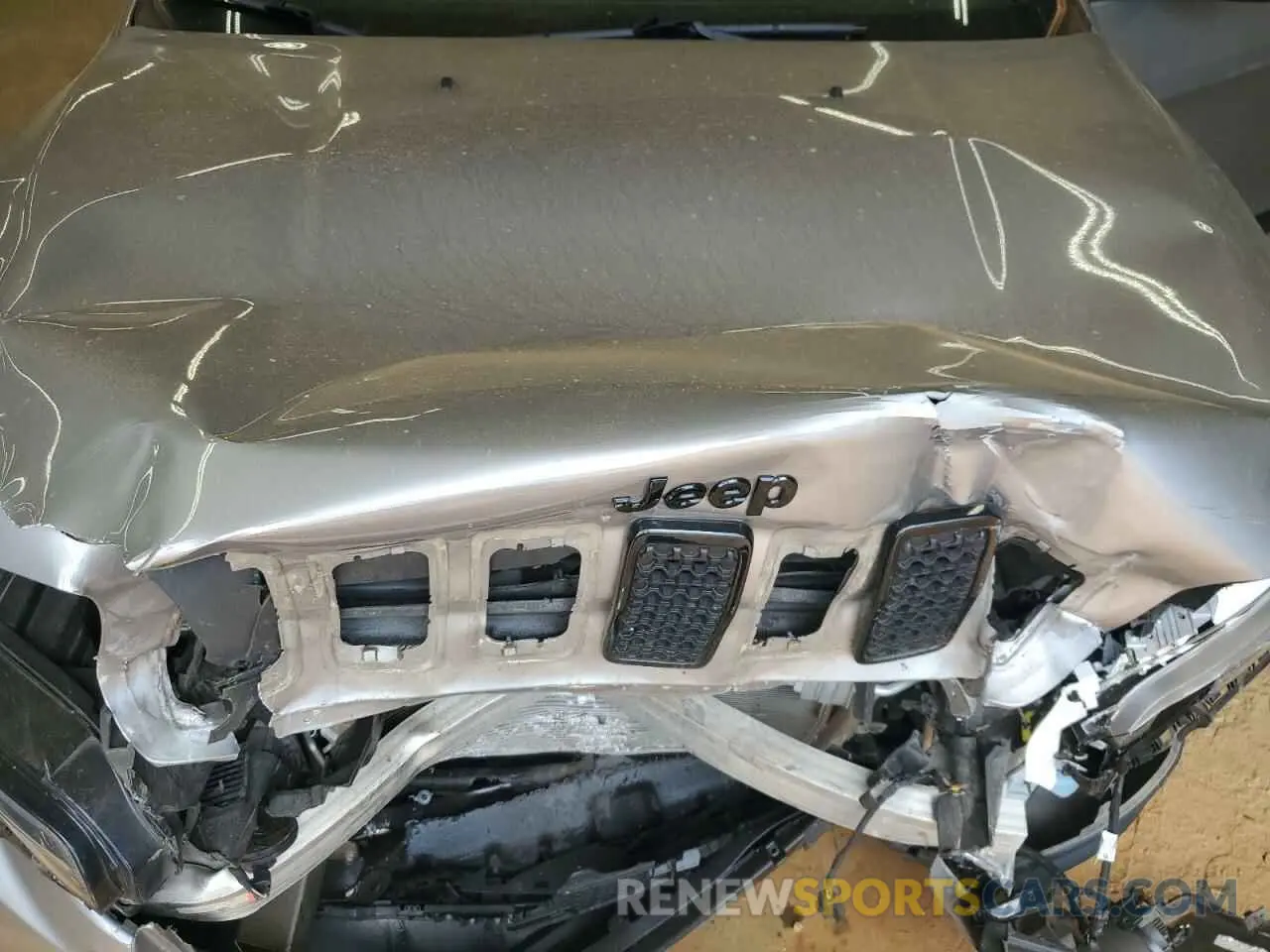 12 Photograph of a damaged car 1C4PJMLX0KD367701 JEEP GRAND CHER 2019