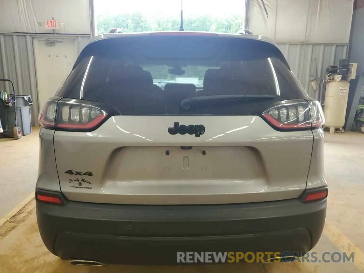 6 Photograph of a damaged car 1C4PJMLX0KD367701 JEEP GRAND CHER 2019