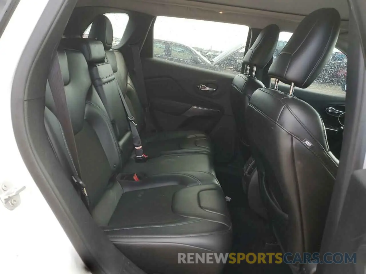 10 Photograph of a damaged car 1C4PJMLX0KD372848 JEEP GRAND CHER 2019