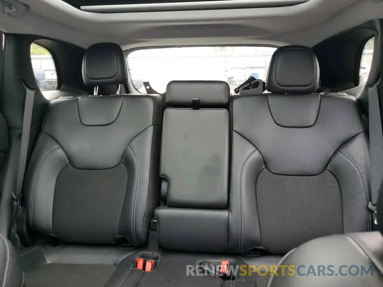 10 Photograph of a damaged car 1C4PJMLX1KD471582 JEEP GRAND CHER 2019