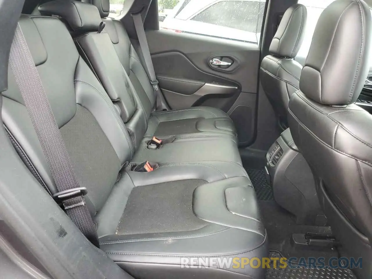 11 Photograph of a damaged car 1C4PJMLX1KD471582 JEEP GRAND CHER 2019