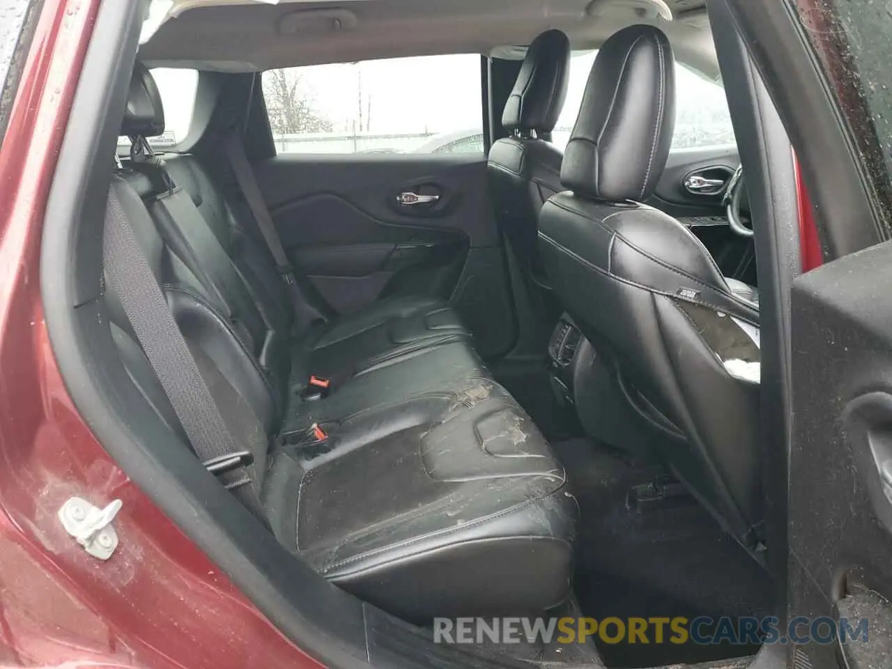 10 Photograph of a damaged car 1C4PJMLX1KD492464 JEEP GRAND CHER 2019
