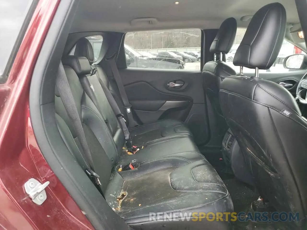 11 Photograph of a damaged car 1C4PJMLX2KD422696 JEEP GRAND CHER 2019